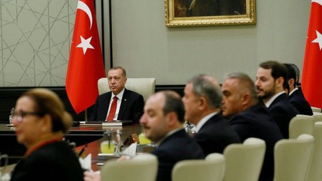 AKP'den kabine değişikliği ve sistem açıklaması