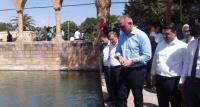 Kültür ve Turizm Bakanı Ersoy  Balıklı Göl’de balıklara yem verdi