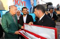 Türkmen ‘den Erdoğan’a “Zülfikar Kılıcı” Hediyesi